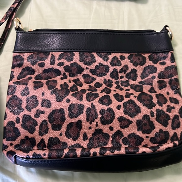 3 piece hang bag with wallet LV patch, used but still in good condition - Picture 2 of 8